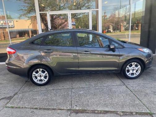 Photo 4 of 26 of 2016 Ford Fiesta SE