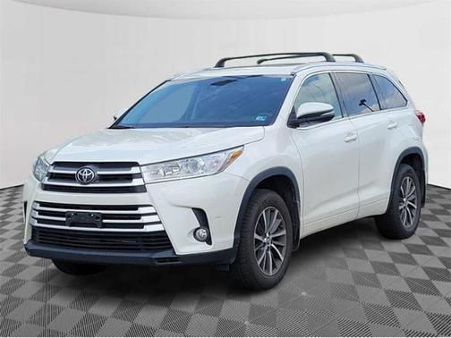 Photo 1 of 22 of 2018 Toyota Highlander XLE
