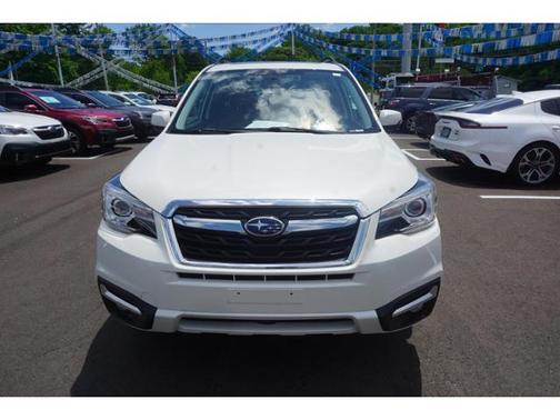Photo 3 of 22 of 2017 Subaru Forester 2.5i Touring