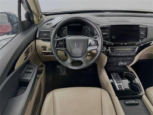 Photo 3 of 76 of 2020 Honda Pilot Touring 7-Passenger