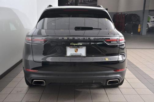 Photo 2 of 50 of 2021 Porsche Cayenne E-Hybrid AWD