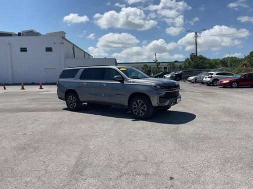 Photo 2 of 46 of 2022 Chevrolet Suburban Z71