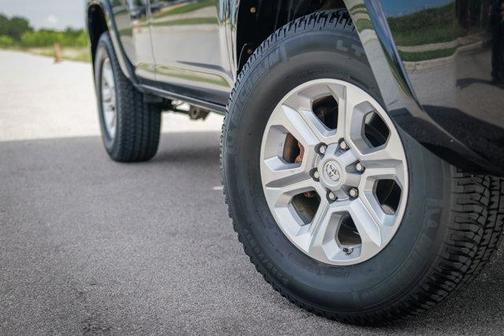 Photo 2 of 28 of 2017 Toyota 4Runner SR5 Premium