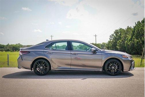 Photo 5 of 28 of 2022 Toyota Camry XSE