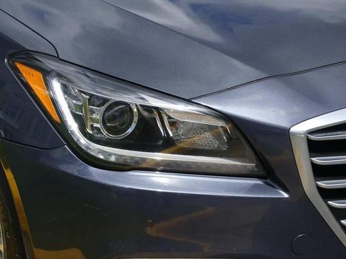 Photo 4 of 38 of 2017 Genesis G80 3.8
