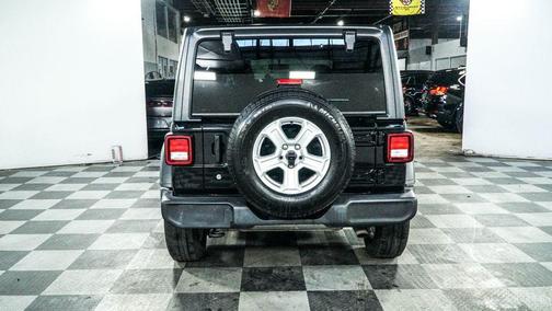 Photo 5 of 41 of 2019 Jeep Wrangler Unlimited Sport