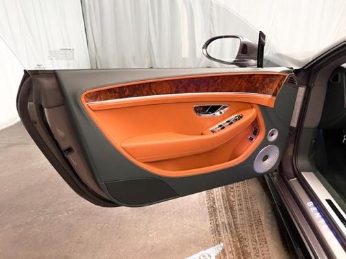 Photo 5 of 26 of 2022 Bentley Continental GT V8