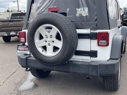 Photo 4 of 26 of 2017 Jeep Wrangler Unlimited Sport