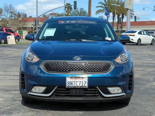 Photo 2 of 3 of 2019 Kia Niro LX