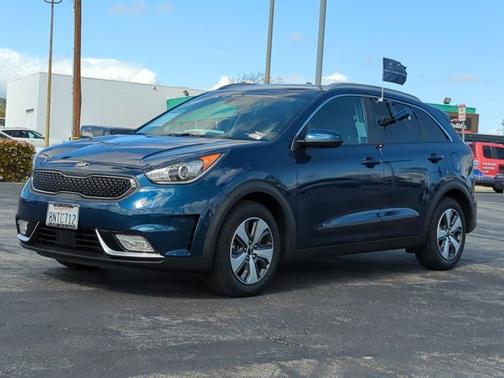 Photo 1 of 3 of 2019 Kia Niro LX