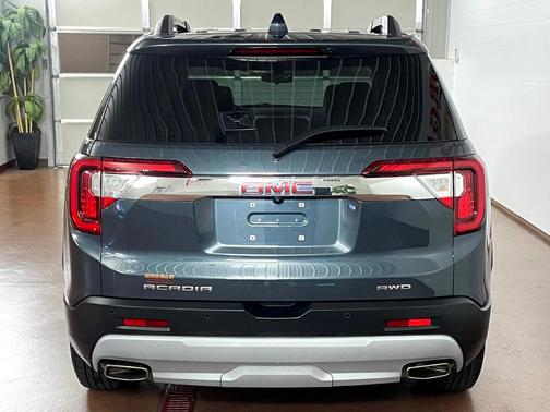 Photo 4 of 36 of 2020 GMC Acadia SLE