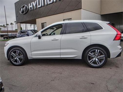 Photo 3 of 27 of 2020 Volvo XC60 T5 Momentum