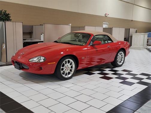 Photo 1 of 19 of 2000 Jaguar XKR 
