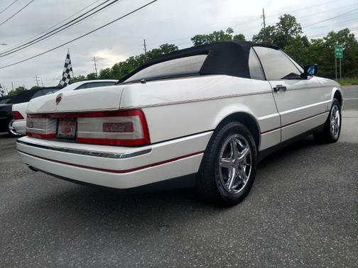 Photo 4 of 42 of 1990 Cadillac Allante