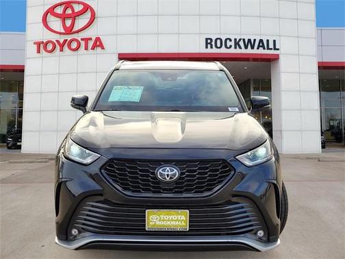 Photo 5 of 35 of 2021 Toyota Highlander XSE