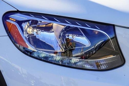Photo 4 of 26 of 2018 Mercedes-Benz GLC 300 Base