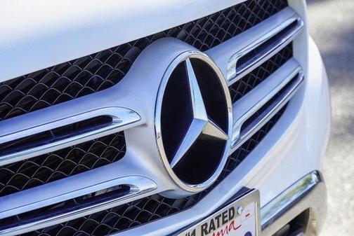 Photo 5 of 26 of 2018 Mercedes-Benz GLC 300 Base