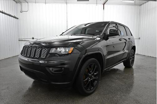 Photo 5 of 34 of 2018 Jeep Grand Cherokee Laredo E