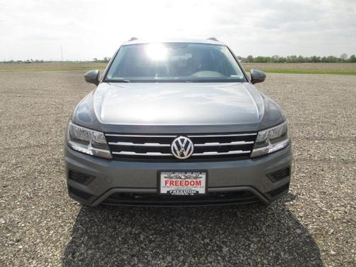 Photo 4 of 30 of 2021 Volkswagen Tiguan 2.0T SE