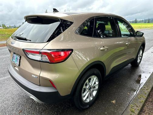 Photo 5 of 20 of 2020 Ford Escape SE