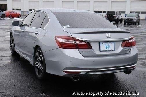 Photo 2 of 49 of 2016 Honda Accord Touring