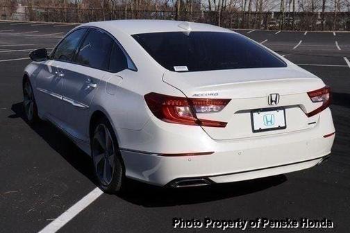 Photo 3 of 48 of 2018 Honda Accord Touring