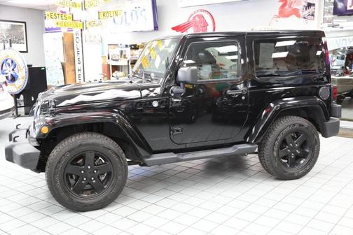 Photo 4 of 26 of 2015 Jeep Wrangler Sahara