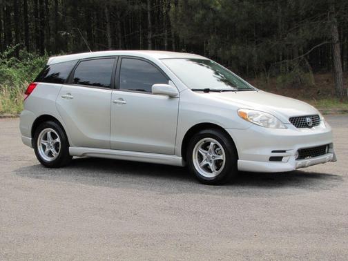 Photo 2 of 32 of 2003 Toyota Matrix XR