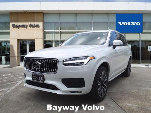 Photo 2 of 3 of 2020 Volvo XC90 T5 Momentum 7 Passenger