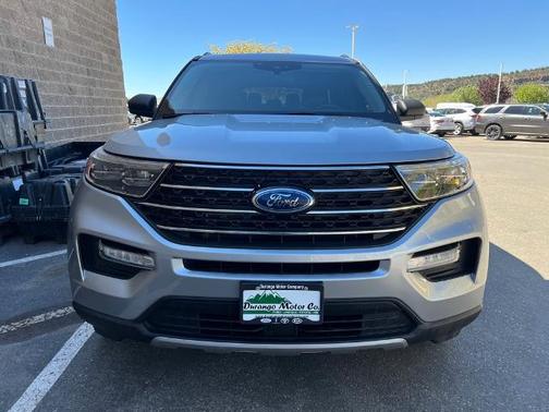 Photo 1 of 3 of 2021 Ford Explorer XLT