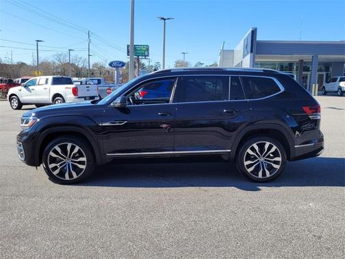 Photo 4 of 31 of 2021 Volkswagen Atlas 3.6 V6 SEL Premium R-Line