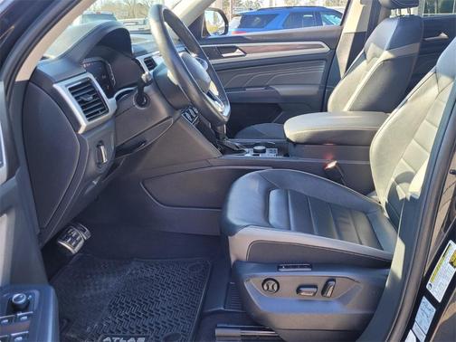 Photo 5 of 31 of 2021 Volkswagen Atlas 3.6 V6 SEL Premium R-Line