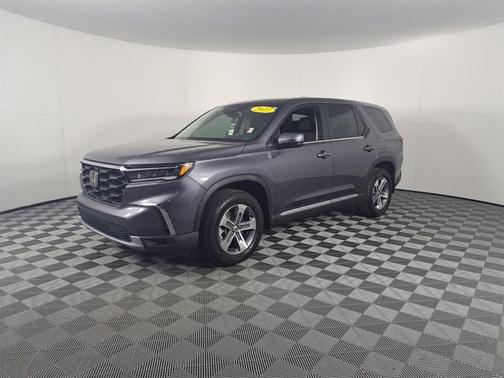 Photo 5 of 34 of 2023 Honda Pilot EX-L 7-Passenger