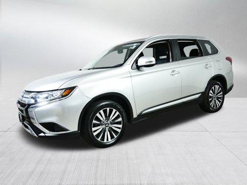 Photo 3 of 36 of 2020 Mitsubishi Outlander SEL
