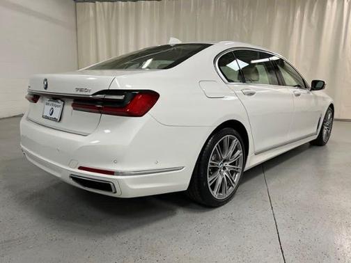 Photo 5 of 28 of 2020 BMW 750 i xDrive