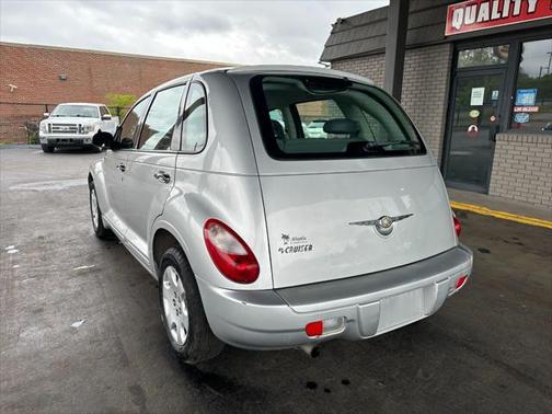 Photo 4 of 33 of 2009 Chrysler PT Cruiser LX