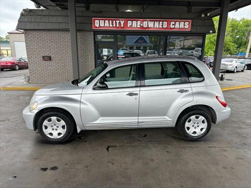 Photo 3 of 33 of 2009 Chrysler PT Cruiser LX