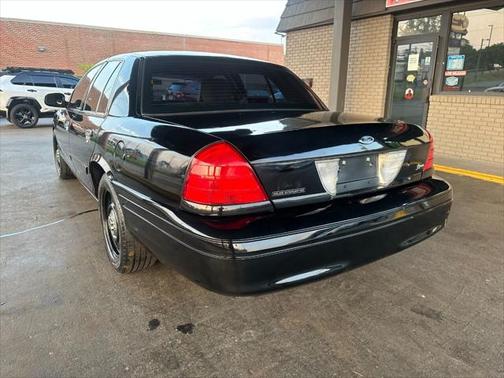 Photo 4 of 30 of 2011 Ford Crown Victoria Police Interceptor