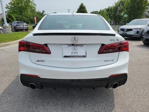 Photo 5 of 34 of 2018 Acura TLX V6 A-Spec