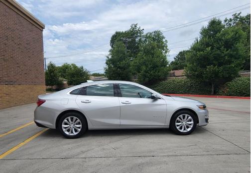 Photo 4 of 20 of 2020 Chevrolet Malibu LT