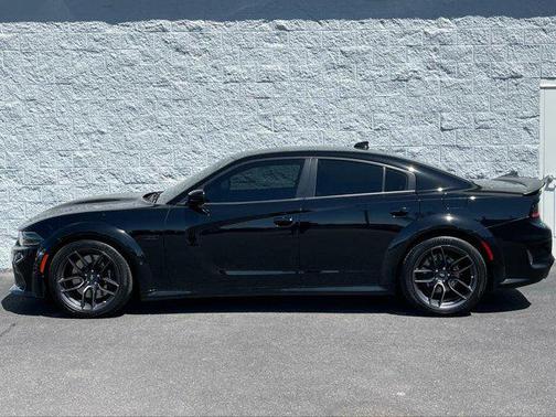 Photo 2 of 5 of 2020 Dodge Charger Scat Pack