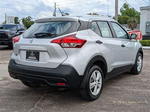 Photo 4 of 27 of 2019 Nissan Kicks S