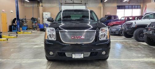 Photo 2 of 15 of 2009 GMC Yukon Denali