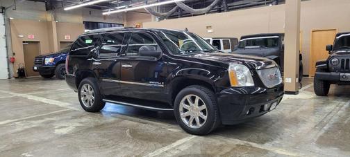 Photo 3 of 15 of 2009 GMC Yukon Denali