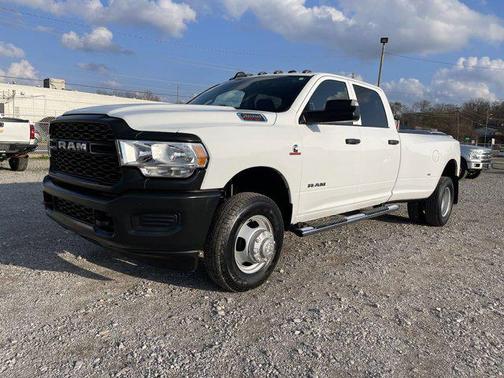 Photo 3 of 43 of 2020 RAM 3500 Tradesman Crew Cab 4x4 8' Box