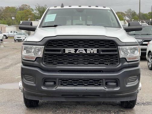 Photo 2 of 43 of 2020 RAM 3500 Tradesman Crew Cab 4x4 8' Box