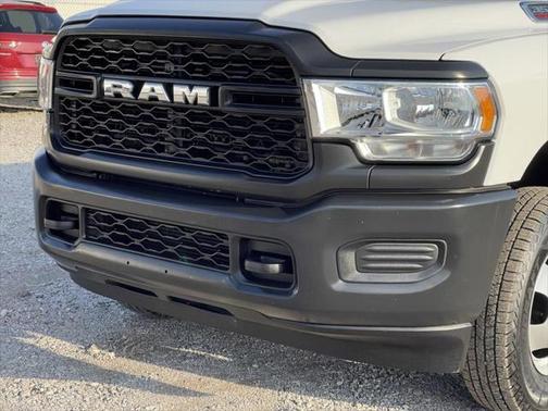 Photo 4 of 40 of 2020 RAM 3500 Tradesman Crew Cab 4x4 8' Box