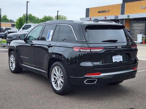 Photo 3 of 26 of 2022 Jeep Grand Cherokee Summit