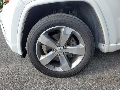 Photo 4 of 4 of 2014 Jeep Grand Cherokee Overland