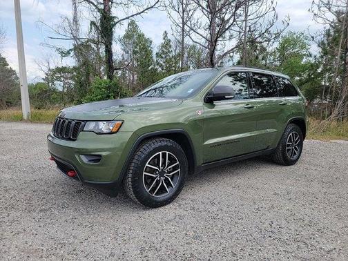 Photo 1 of 34 of 2020 Jeep Grand Cherokee Trailhawk